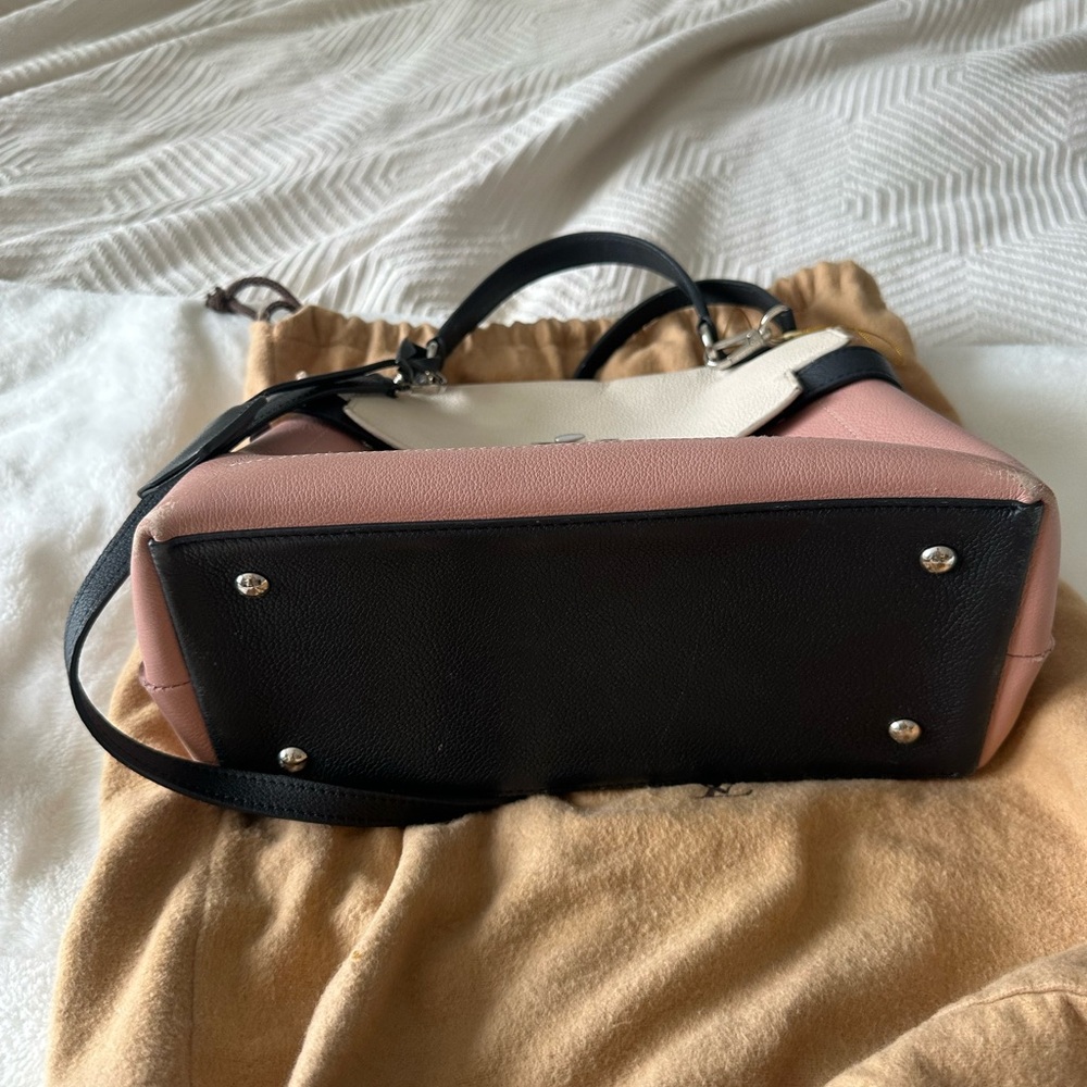 Louis Vuitton LockMe Ever MM Two Way Rose, Black, Cream Shoulder Bag - Picture 6 of 14